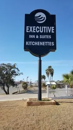 Executive Inn and Suites - Dış Mekan