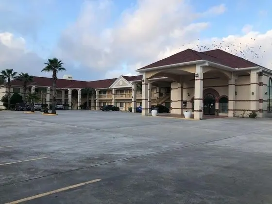 Executive Inn And Suites - Dış Mekan