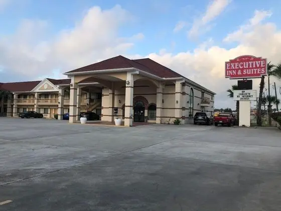 Executive Inn And Suites - Dış Mekan