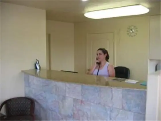 Executive Inn & Suites - Lobi