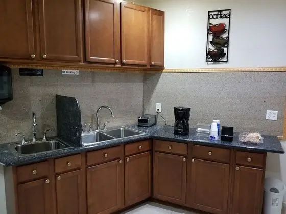 Executive Inn & Suites - Lobi