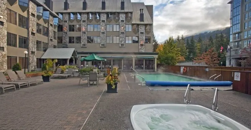 Executive - The Inn at Whistler Village - Havuz