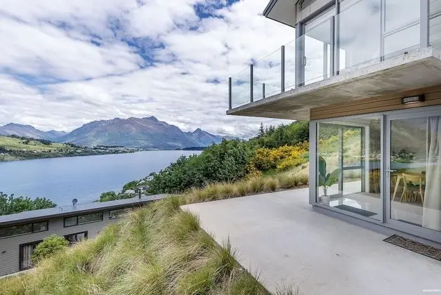 Executive Living in Bluewater