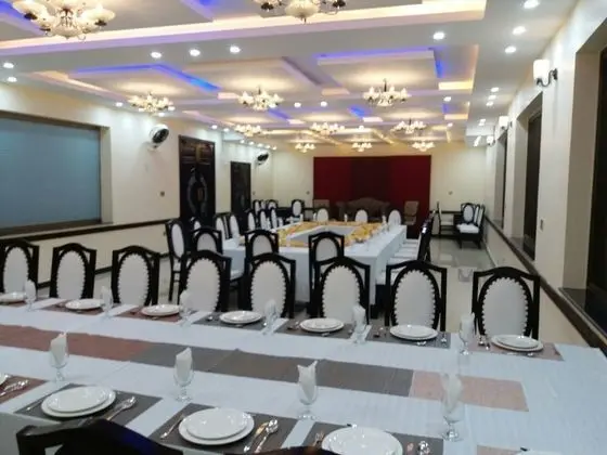 Hotel Executive Lodges - Yerinde Yemek