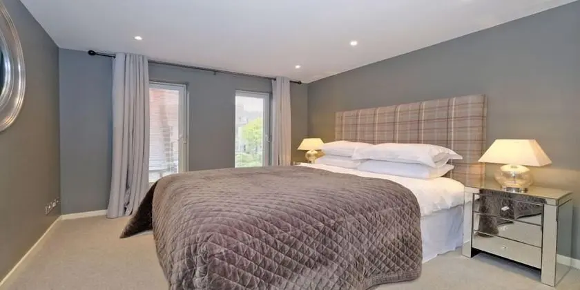 Executive three Bedroom Apartment in Aberdeens West End - Oda