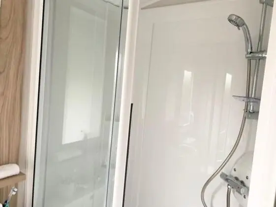 Exotic 3-bed Caravan at Newquay Holiday Park - Banyo Tipleri