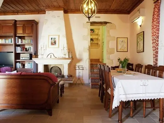 Experience Crete in a Private Villa With Pool, Near the Beach & Restaurants - Yerinde Yemek