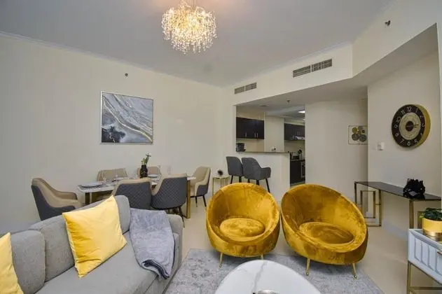 Experience Luxurious Sky High Marina Living