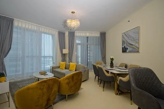 Experience Luxurious Sky High Marina Living - Oda