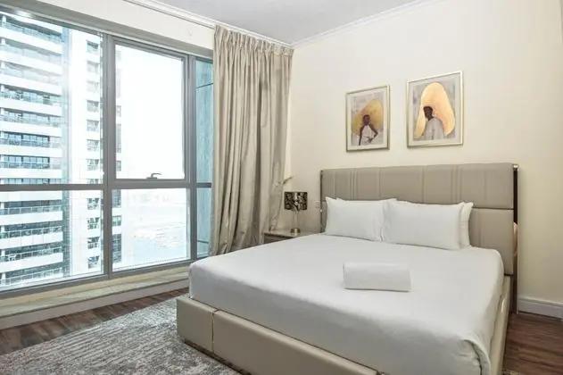 Experience Luxurious Sky High Marina Living - Oda