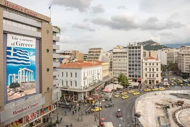 Explore the Art Side Of Omonia - Dış Mekan
