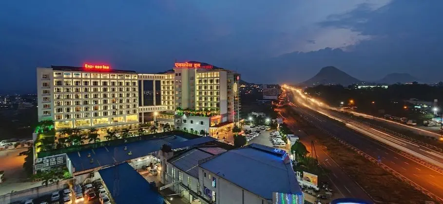 Express Inn The Business Luxury Hotel - Dış Mekan