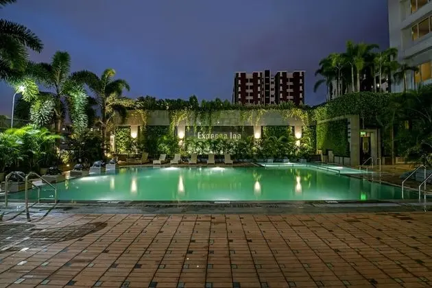 Express Inn The Business Luxury Hotel - Havuz