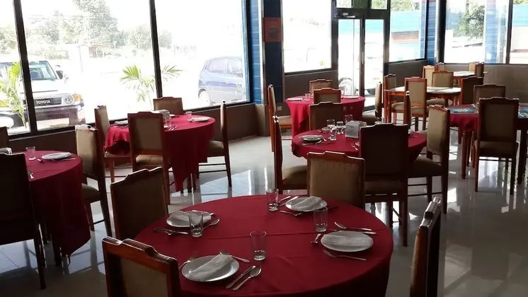 Express Inn Coronado Hotel & Camping - Yerinde Yemek
