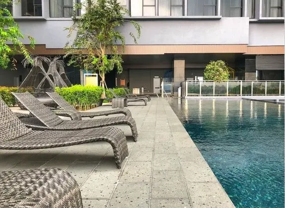 Expressionz Professional Suites by Luxurious Lifestyle Living - Havuz