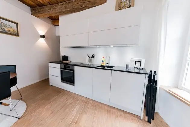 Exquisite 1BR Apt in Old Town w Balcony - Mutfak