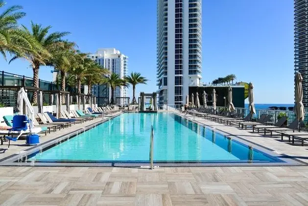 Exquisite 2 BRCondo At Hyde Beach House - Havuz