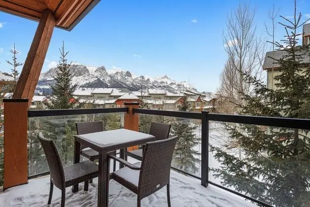 Exquisite 2BR/2BTH Luxury Condo with Mountain View