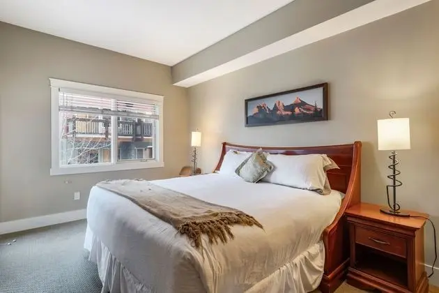 Exquisite 2BR/2BTH Luxury Condo with Mountain View - Oda