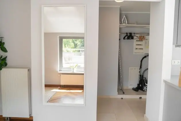 Exquisite 3BR Penthouse w Balc TV & Prkg - İç Mekan