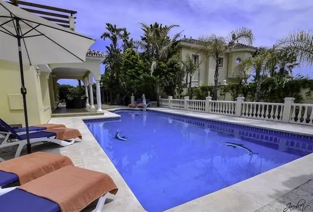 Exquisite Villa 50m To Beach - Havuz
