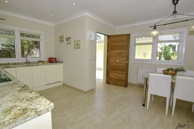Exquisite Villa 50m To Beach - Mutfak