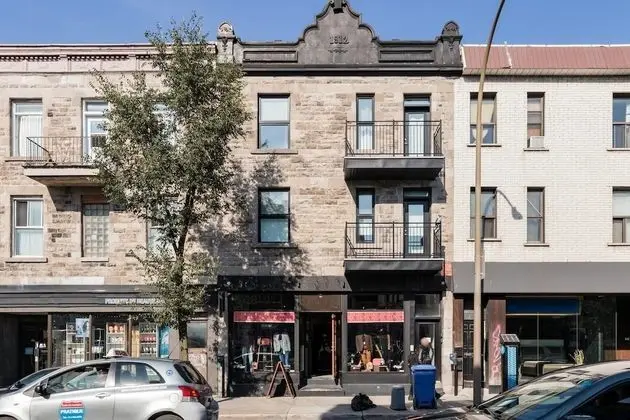Exquisite Modern Condo in Little Italy