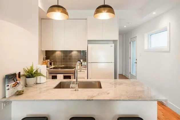Exquisite Modern Condo in Little Italy - Mutfak
