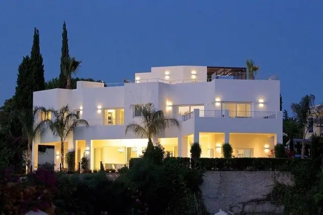 Exquisite Villa Near Beach - Heated Pool