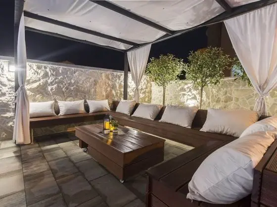 Exquisite Villa with Private Hot Tub in Grebaštica - Dış Mekan