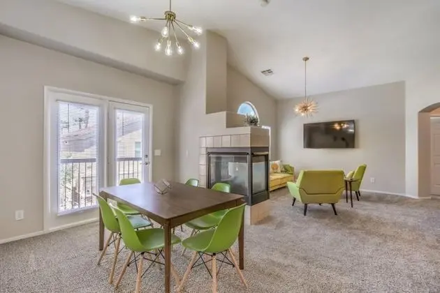 Extended Corporate Beautiful 2 Bedroom Condo With Community Pool Park