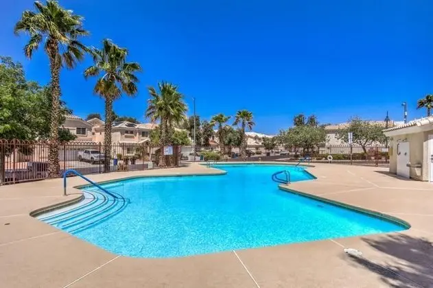 Extended Corporate Beautiful 2 Bedroom Condo With Community Pool Park