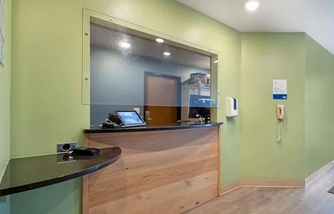 Extended Stay America Select Suites - Wichita - Airport - Lobi