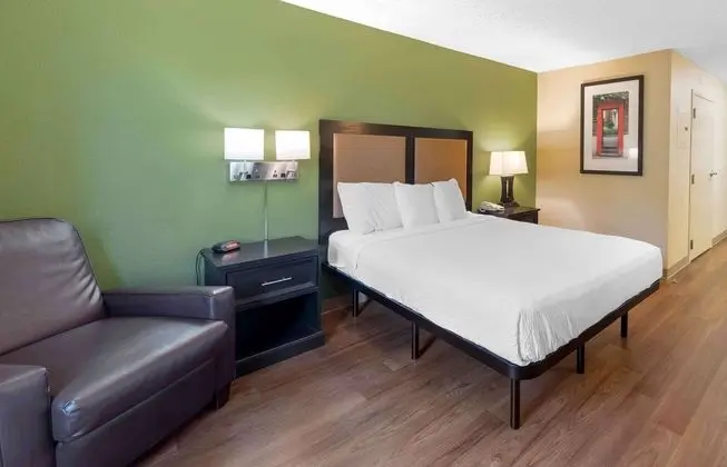 EXTENDED STAY AMERICA TAMPA AIRPORT N WEST SHORE B