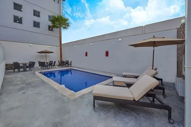 Extended Suites Monterrey Aeropuerto - Havuz