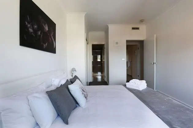 Extra Large 2 Bedroom Apartment in Melbournes Southbank