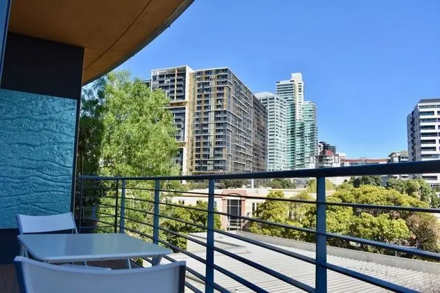 Extra Large 2 Bedroom Apartment in Melbournes Southbank
