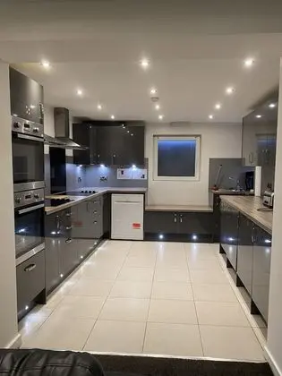 Extra Large Six Bed Six Bath Townhouse