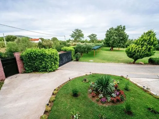 Extraordinary Private Estate With 2 Detached Houses, 2 Beautiful Infinity Pools - Dış Mekan