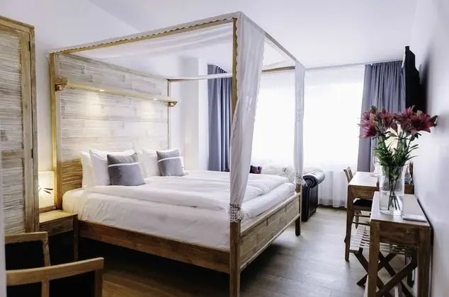 Eyja Guldsmeden Hotel - Oda