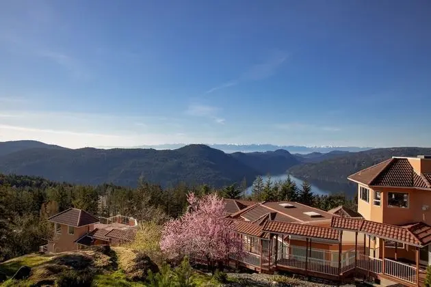 Villa Eyrie Resort - 1