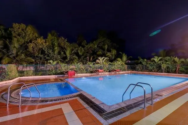 Ezzenza Royal Garden Brindavan Resort - Havuz