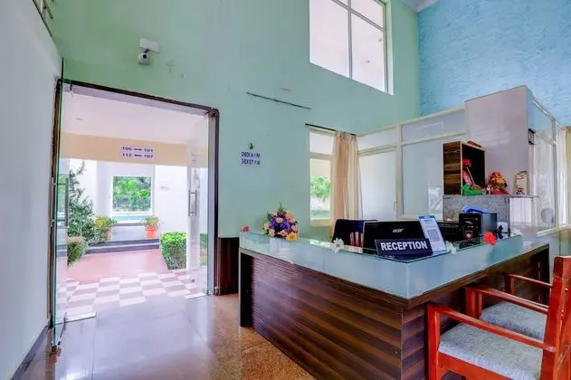 Ezzenza Royal Garden Brindavan Resort - Lobi
