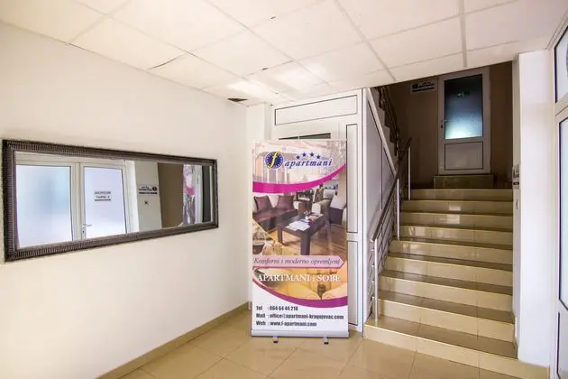 F APARTMENTS - Lobi