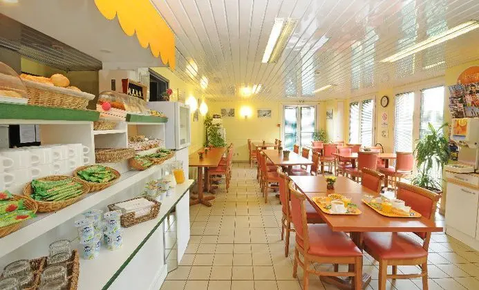 Hotel F1 Lyon Bourgoin Jallieu - Yeme / İçme