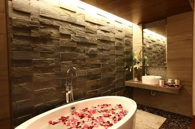 F1 Hotel - Genel
