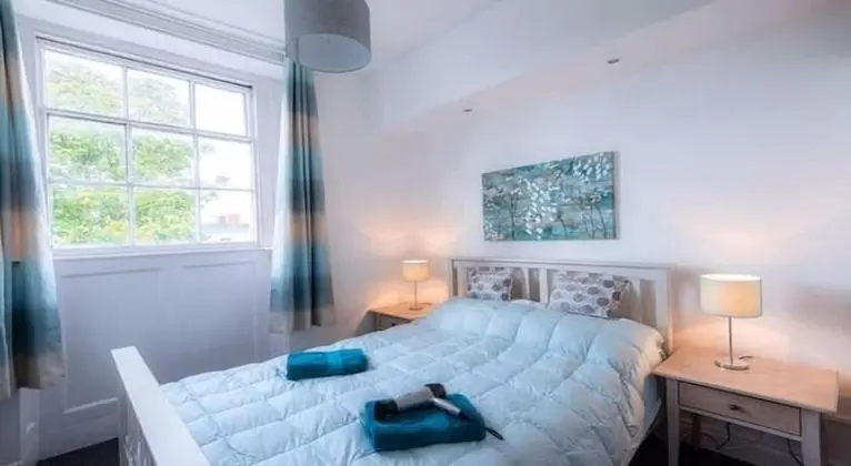 F6 Bath Road Apartment