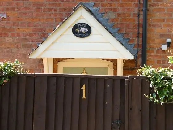 Fab 2 Bed Cotswolds Cottage With Private Courtyard