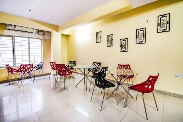 FabHotel 29th Church Inn - Yerinde Yemek
