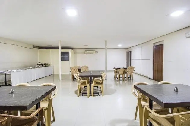 FabHotel 4 Seasons Silk Board - Yerinde Yemek